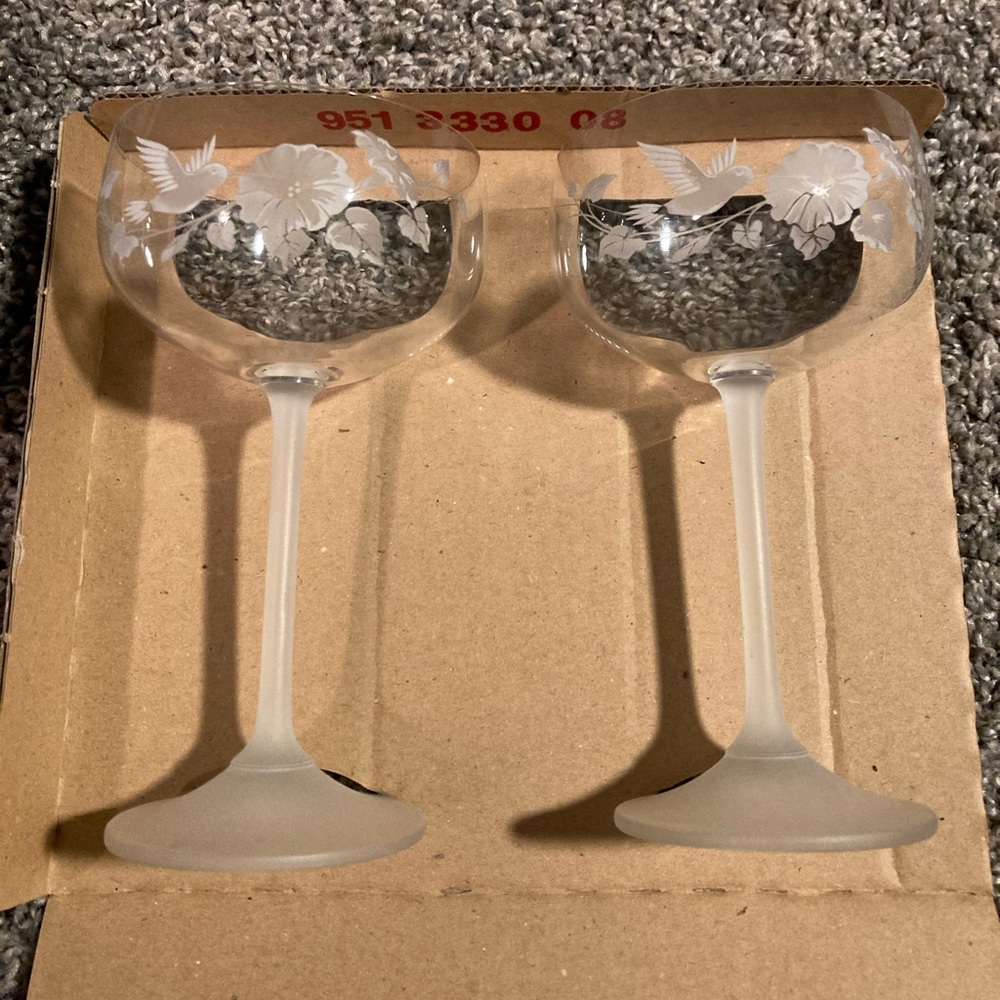 AVON New in box Hummingbird crystal champagne saucer glass set